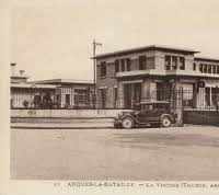 🏭 Saviez-vous qu'Arques-la-Bataille a habillé la France ? Derrière les briques rouges de la friche Ernest Carnot se cache une épopée industrielle oubliée. En 1903, le frère du Président de la République y installait la "Viscose", une soie artificielle qui allait révolutionner la mode et transformer le village en véritable cité ouvrière.